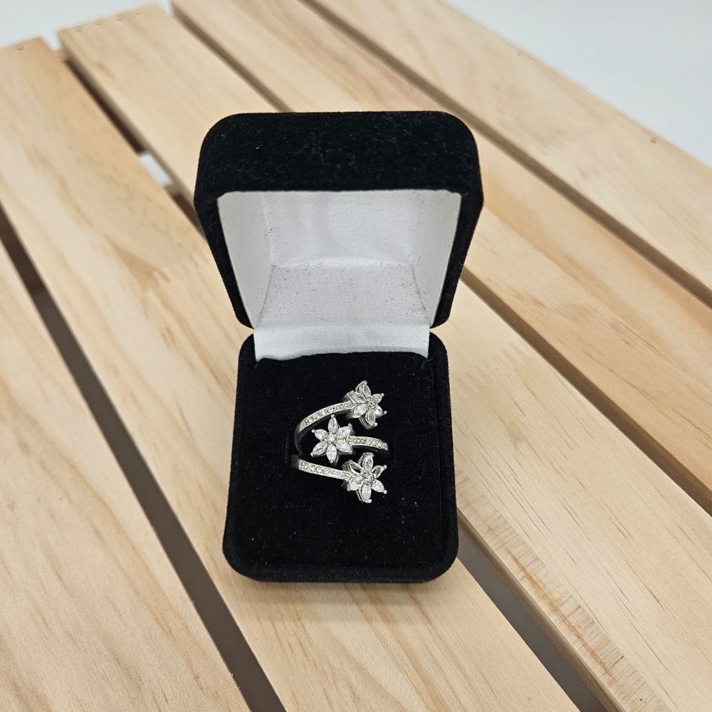 RJ Silvertone 3 Flower Ring Size 9